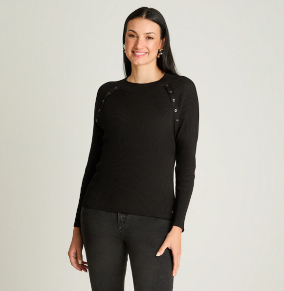 SWEATER ESCOTE REDONDO CON APLICACION